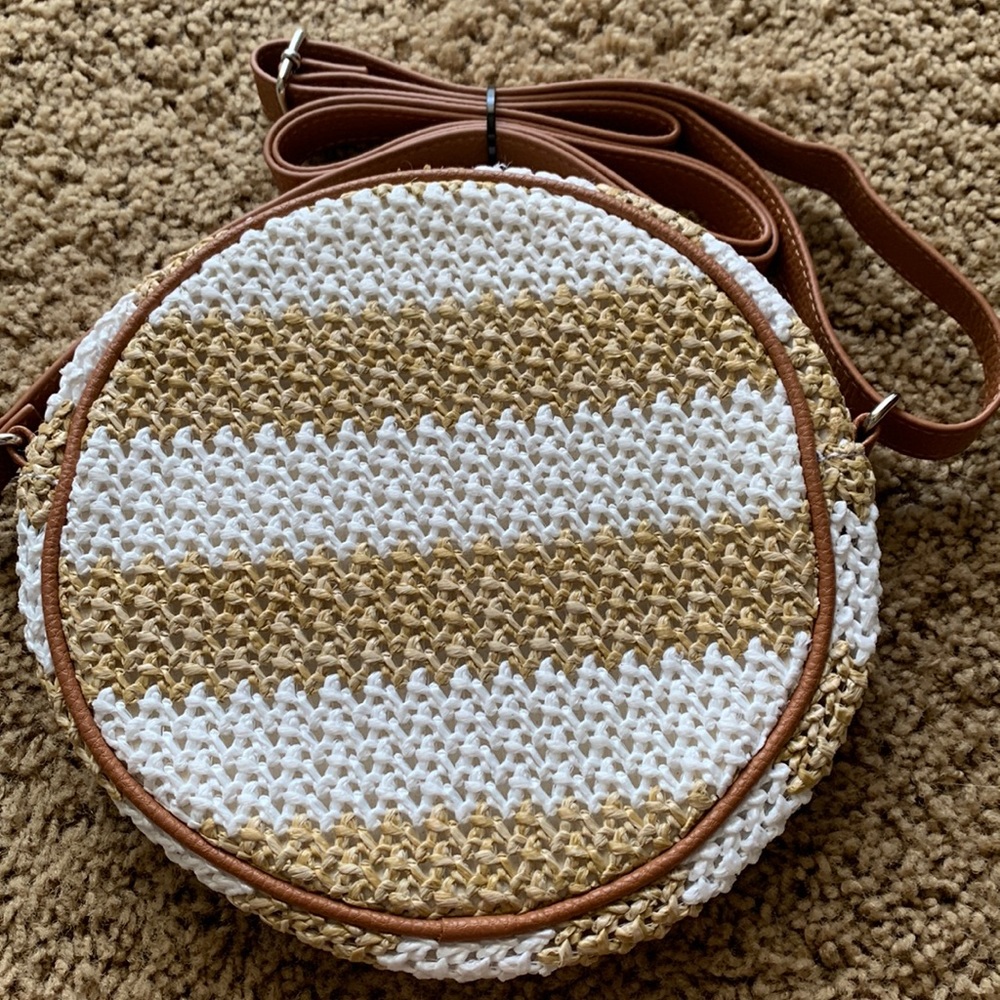 Thirty-one tan stripe straw roundabout crossbody